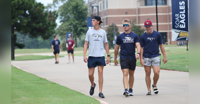 Students walking on A&M-Texarkana Campus